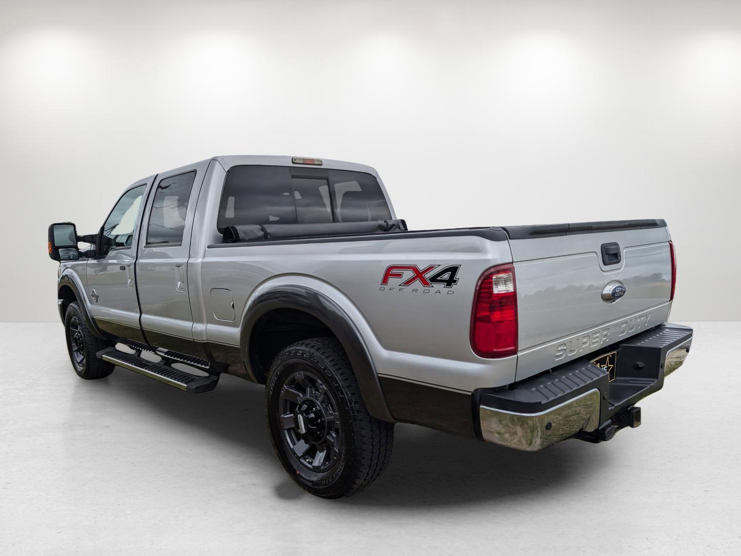 2015 Ford Super Duty F-250 SRW Lariat (1FT7W2BT5FE) with an Intercooled Turbo Diesel V-8 6.7 L/406 engine, 6-Speed Automatic w/OD transmission, located at 3959 U.S. 80 W, Phenix City, AL, 36870, (334) 297-4885, 32.469296, -85.135185 - 2015 Ford Super Duty F-250 SRW Lariat - Photo#2