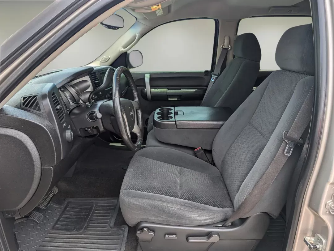 2008 /Ebony GMC Sierra 1500 SLE1 (3GTEC13J08G) with an Gas V8 5.3L/323 engine, 4-Speed Automatic w/OD transmission, located at 804 22nd Ave, Phenix City, AL, 36870, (334) 297-1860, 32.484749, -85.024475 - 2008 GMC Sierra 1500 SLE1 - Photo#9