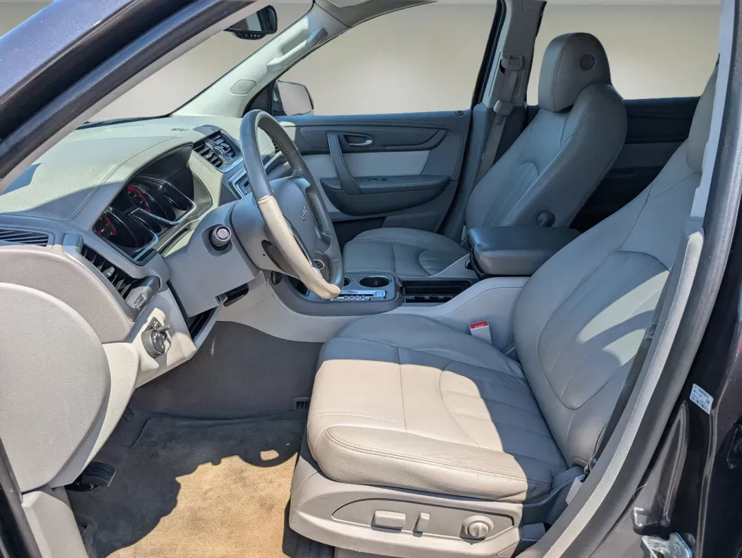 2014 /Light Titanium GMC Acadia SLE (1GKKRPKD6EJ) with an Gas V6 3.6L/220 engine, 6-Speed Automatic transmission, located at 5115 14th Ave., Columbus, GA, 31904, (706) 323-0345, 32.511494, -84.971046 - 2014 GMC Acadia SLE - Photo#9