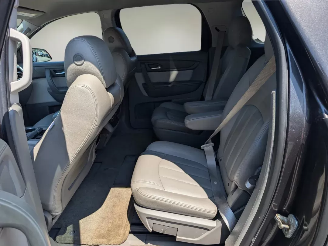 2014 /Light Titanium GMC Acadia SLE (1GKKRPKD6EJ) with an Gas V6 3.6L/220 engine, 6-Speed Automatic transmission, located at 5115 14th Ave., Columbus, GA, 31904, (706) 323-0345, 32.511494, -84.971046 - 2014 GMC Acadia SLE - Photo#10