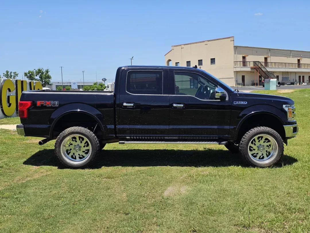 2018 Ford F-150 LARIAT (1FTEW1EG4JK) with an Twin Turbo Regular Unleaded V-6 3.5 L/213 engine, 10-Speed Automatic w/OD transmission, located at 521 Old Farm Lane Rd, Prattville, AL, 36066, (334) 325-1505, 32.482460, -86.416367 - 2018 Ford F-150 LARIAT - Photo#4