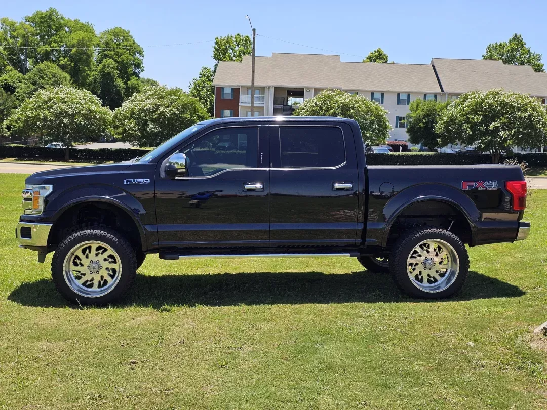 2018 Ford F-150 LARIAT (1FTEW1EG4JK) with an Twin Turbo Regular Unleaded V-6 3.5 L/213 engine, 10-Speed Automatic w/OD transmission, located at 521 Old Farm Lane Rd, Prattville, AL, 36066, (334) 325-1505, 32.482460, -86.416367 - 2018 Ford F-150 LARIAT - Photo#8