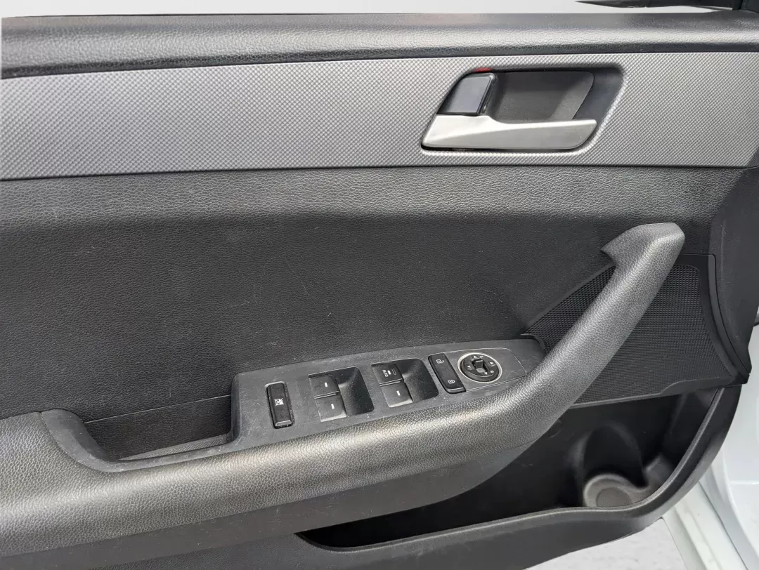 2019 /Black Hyundai Sonata SE (5NPE24AF9KH) with an Other engine, located at 5115 14th Ave., Columbus, GA, 31904, (706) 323-0345, 32.511494, -84.971046 - **Experience Your Next Adventure with the 2019 Hyundai Sonata SE from Gils Auto - Phenix City!**<br /> <br /> Imagine cruising down the streets of Phenix City, AL, with the windows down, music playing, and the sun shining on your Quartz White Pearl Hyundai Sonata. This stylish and reliable sedan is - Photo#8