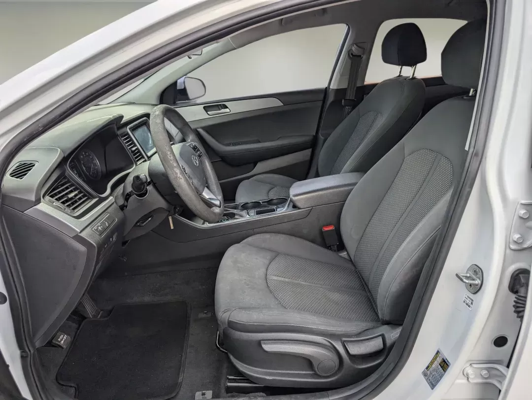 2019 /Black Hyundai Sonata SE (5NPE24AF9KH) with an Other engine, located at 5115 14th Ave., Columbus, GA, 31904, (706) 323-0345, 32.511494, -84.971046 - **Experience Your Next Adventure with the 2019 Hyundai Sonata SE from Gils Auto - Phenix City!**<br /> <br /> Imagine cruising down the streets of Phenix City, AL, with the windows down, music playing, and the sun shining on your Quartz White Pearl Hyundai Sonata. This stylish and reliable sedan is - Photo#9