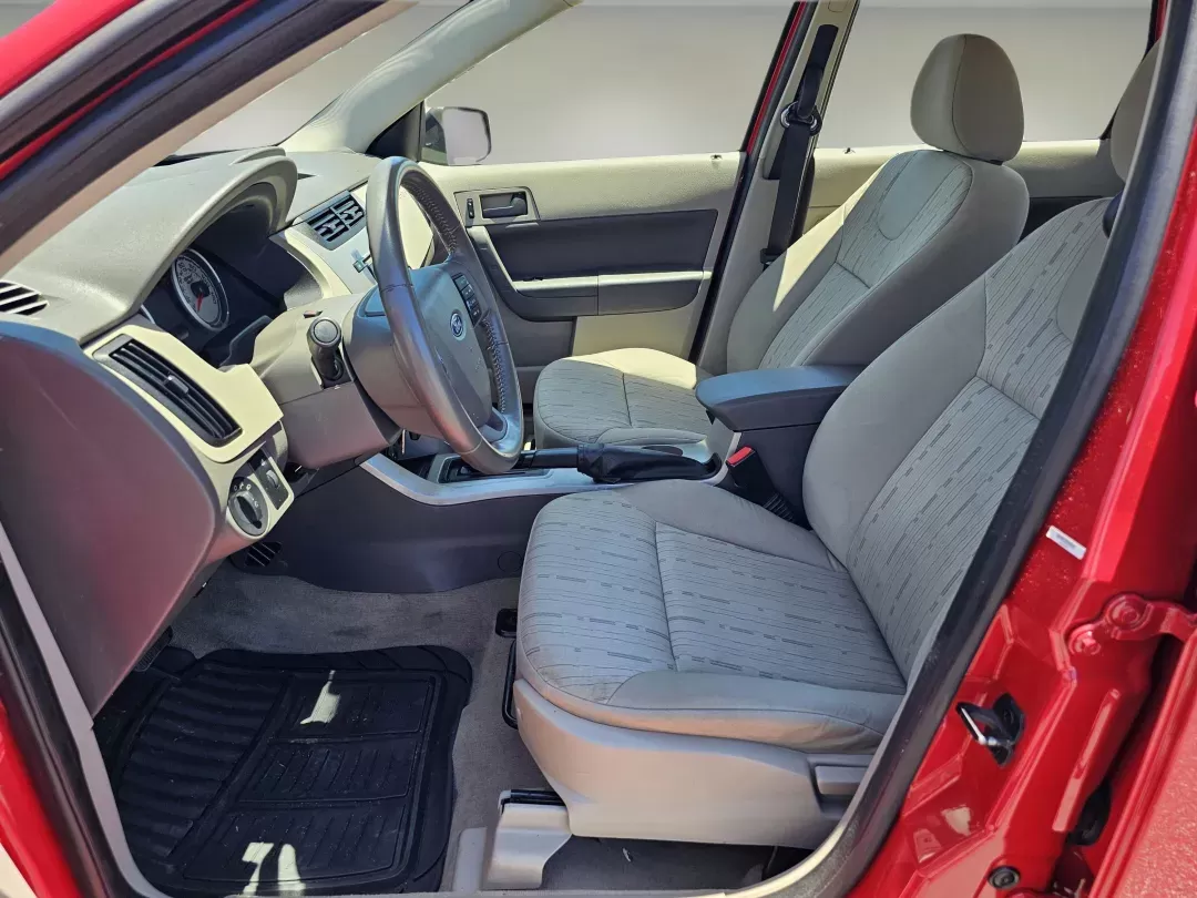 2008 /Medium Stone Ford Focus SE (1FAHP35N78W) with an Gas I4 2.0L/121 engine, located at 521 Old Farm Lane Rd, Prattville, AL, 36066, (334) 325-1505, 32.482460, -86.416367 - 2008 Ford Focus SE - Photo#10
