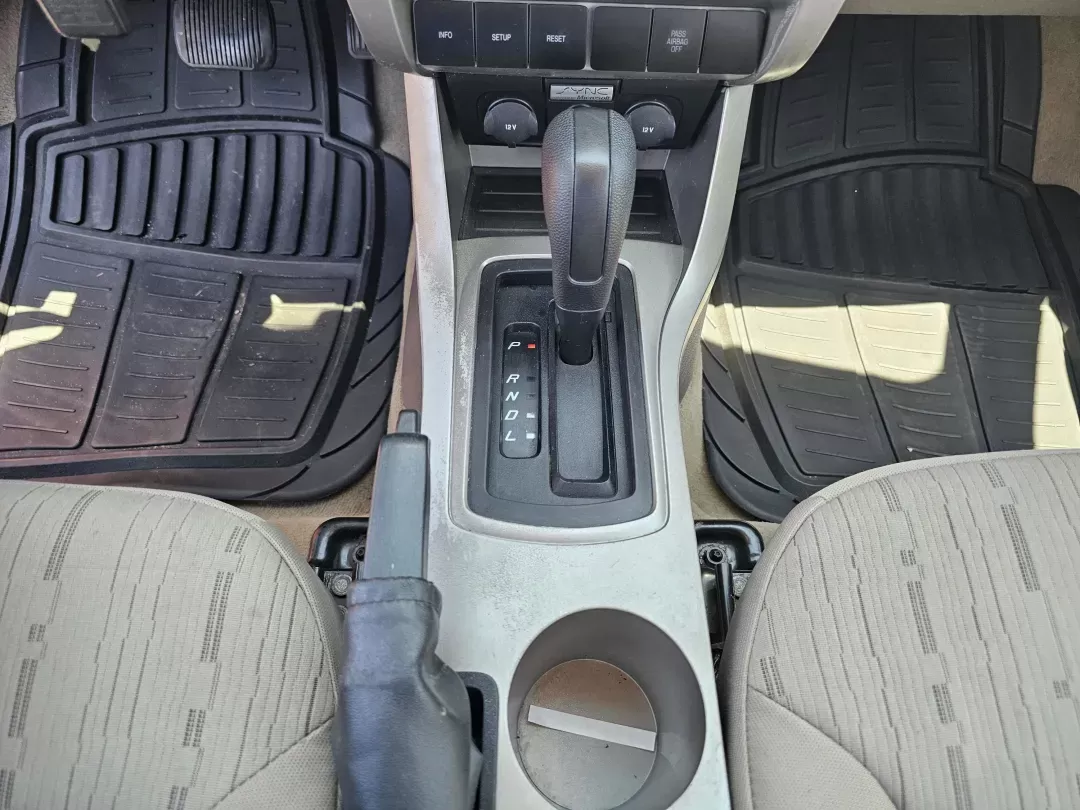 2008 /Medium Stone Ford Focus SE (1FAHP35N78W) with an Gas I4 2.0L/121 engine, located at 521 Old Farm Lane Rd, Prattville, AL, 36066, (334) 325-1505, 32.482460, -86.416367 - 2008 Ford Focus SE - Photo#14