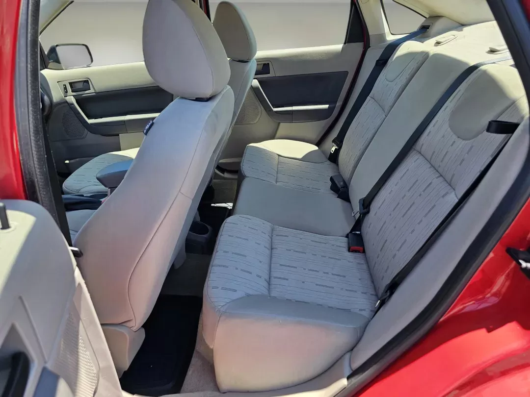 2008 /Medium Stone Ford Focus SE (1FAHP35N78W) with an Gas I4 2.0L/121 engine, located at 521 Old Farm Lane Rd, Prattville, AL, 36066, (334) 325-1505, 32.482460, -86.416367 - 2008 Ford Focus SE - Photo#15