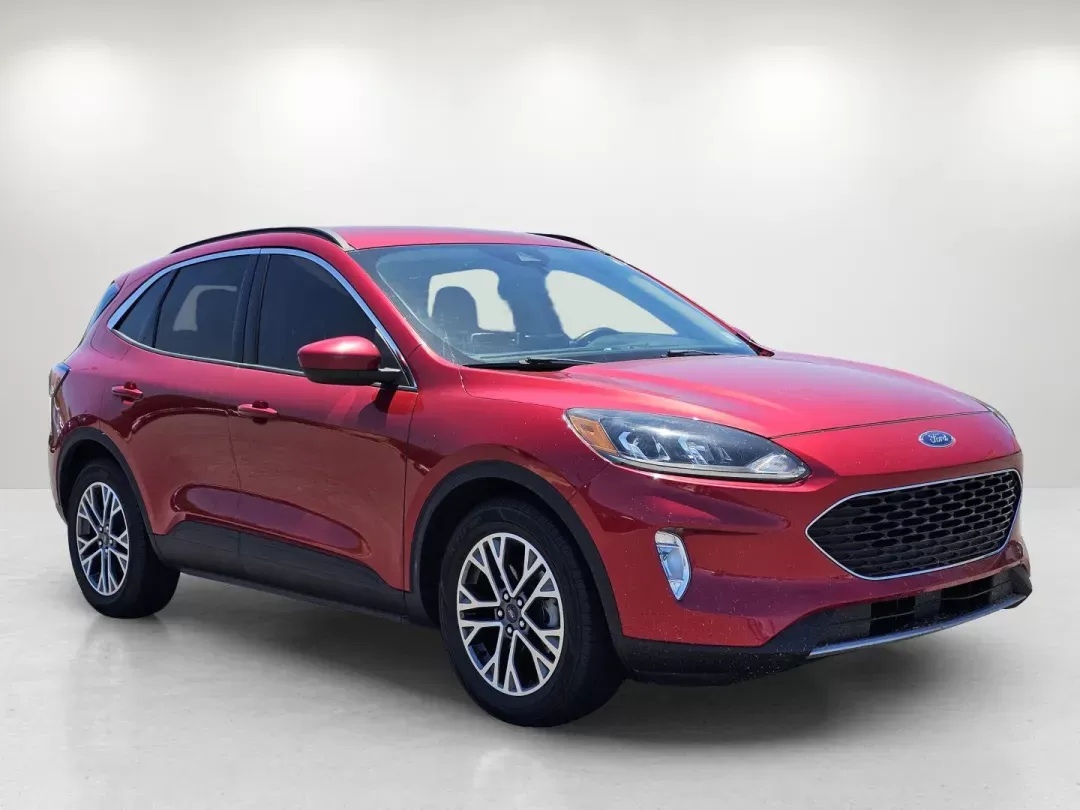 2020 Ford Escape SEL (1FMCU0H69LU) with an Intercooled Turbo Premium Unleaded I-3 1.5 L/91 engine, 8-Speed Automatic w/OD transmission, located at 521 Old Farm Lane Rd, Prattville, AL, 36066, (334) 325-1505, 32.482460, -86.416367 - 2020 Ford Escape SEL - Photo#3