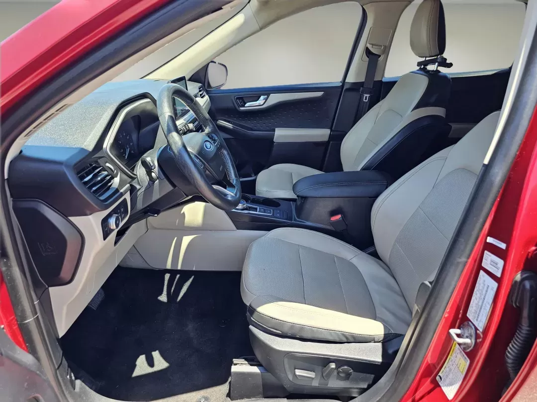 2020 Ford Escape SEL (1FMCU0H69LU) with an Intercooled Turbo Premium Unleaded I-3 1.5 L/91 engine, 8-Speed Automatic w/OD transmission, located at 521 Old Farm Lane Rd, Prattville, AL, 36066, (334) 325-1505, 32.482460, -86.416367 - 2020 Ford Escape SEL - Photo#10