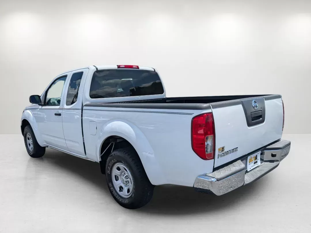 2011 /Steel Nissan Frontier S (1N6BD0CT0BC) with an Gas 4-cyl 2.5L/ engine, 5-Speed Automatic transmission, located at 1430 Gateway Drive, Opelika, AL, 36801, (334) 239-0944, 32.637871, -85.409790 - 2011 Nissan Frontier S - Photo#6