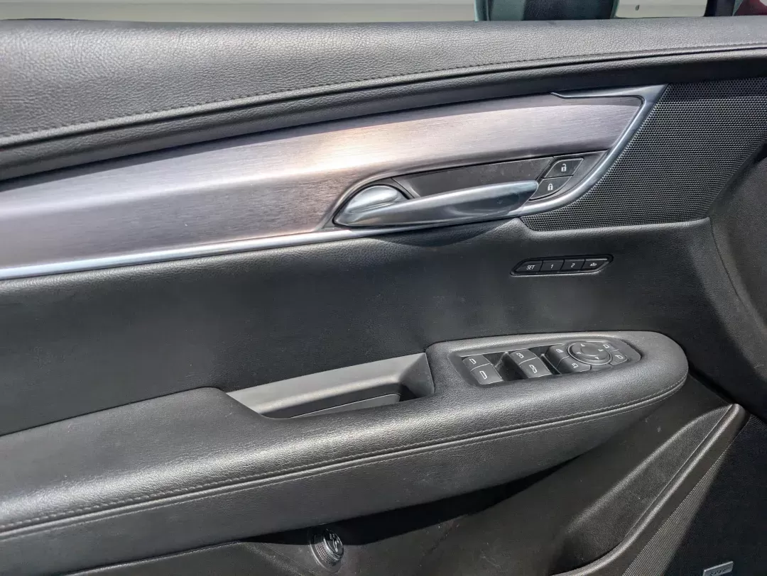 2018 /Jet Black Cadillac XT5 Premium Luxury FWD (1GYKNERS0JZ) with an Gas V6 3.6L/222.6 engine, 8-Speed Automatic transmission, located at 3959 U.S. 80 W, Phenix City, AL, 36870, (334) 297-4885, 32.469296, -85.135185 - 2018 Cadillac XT5 Premium Luxury FWD - Photo#8