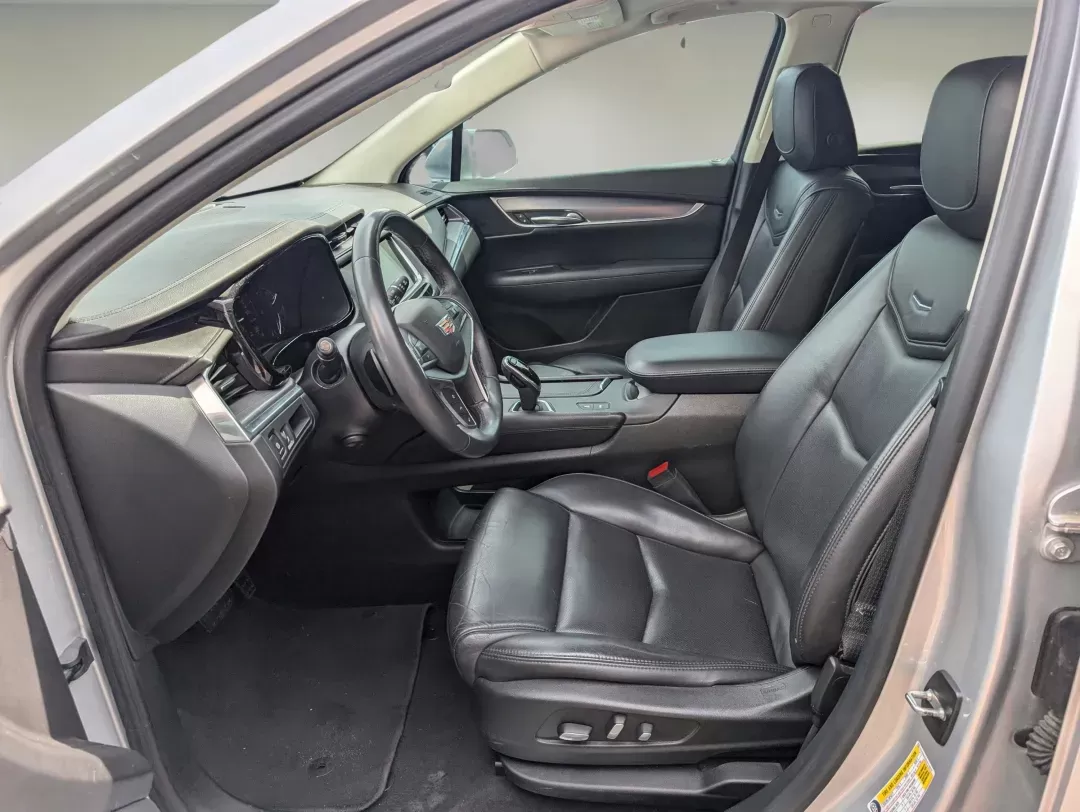 2018 /Jet Black Cadillac XT5 Premium Luxury FWD (1GYKNERS0JZ) with an Gas V6 3.6L/222.6 engine, 8-Speed Automatic transmission, located at 3959 U.S. 80 W, Phenix City, AL, 36870, (334) 297-4885, 32.469296, -85.135185 - 2018 Cadillac XT5 Premium Luxury FWD - Photo#9