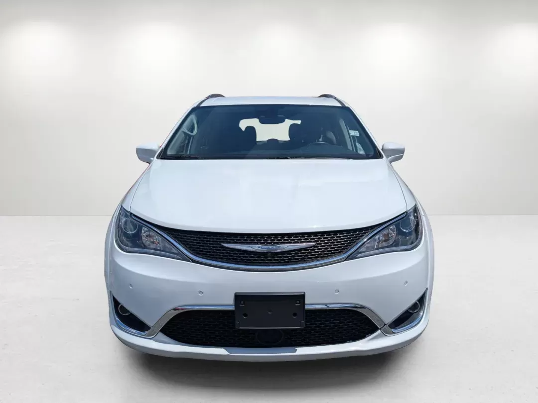 2018 /Black/Alloy Chrysler Pacifica Touring L (2C4RC1BG6JR) with an Regular Unleaded V-6 3.6 L/220 engine, 9-Speed Automatic w/OD transmission, located at 804 22nd Ave, Phenix City, AL, 36870, (334) 297-1860, 32.484749, -85.024475 - 2018 Chrysler Pacifica Touring L - Photo#1