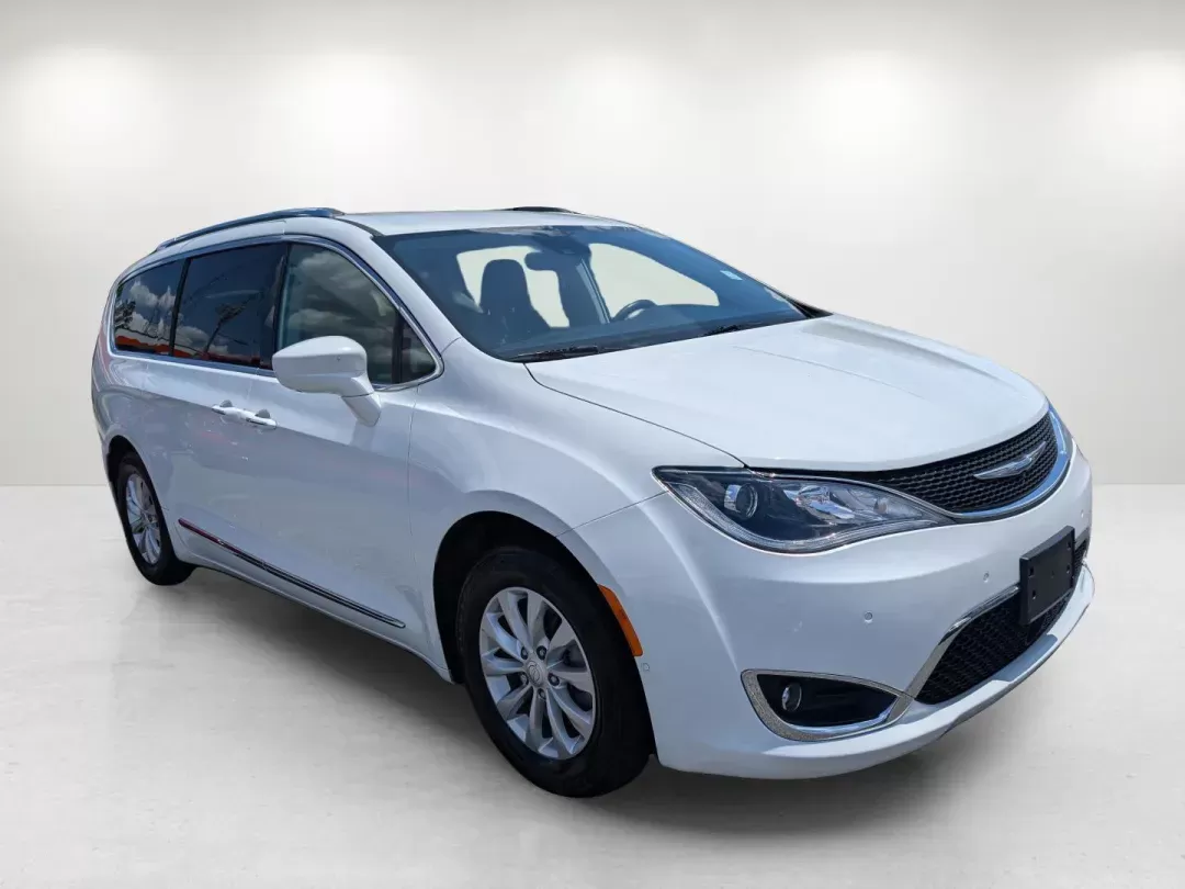 2018 /Black/Alloy Chrysler Pacifica Touring L (2C4RC1BG6JR) with an Regular Unleaded V-6 3.6 L/220 engine, 9-Speed Automatic w/OD transmission, located at 804 22nd Ave, Phenix City, AL, 36870, (334) 297-1860, 32.484749, -85.024475 - 2018 Chrysler Pacifica Touring L - Photo#2