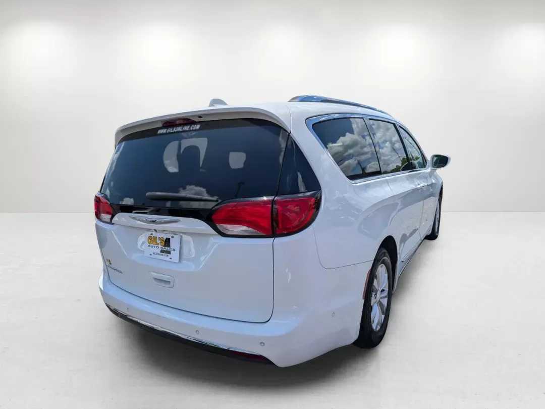 2018 /Black/Alloy Chrysler Pacifica Touring L (2C4RC1BG6JR) with an Regular Unleaded V-6 3.6 L/220 engine, 9-Speed Automatic w/OD transmission, located at 804 22nd Ave, Phenix City, AL, 36870, (334) 297-1860, 32.484749, -85.024475 - 2018 Chrysler Pacifica Touring L - Photo#4