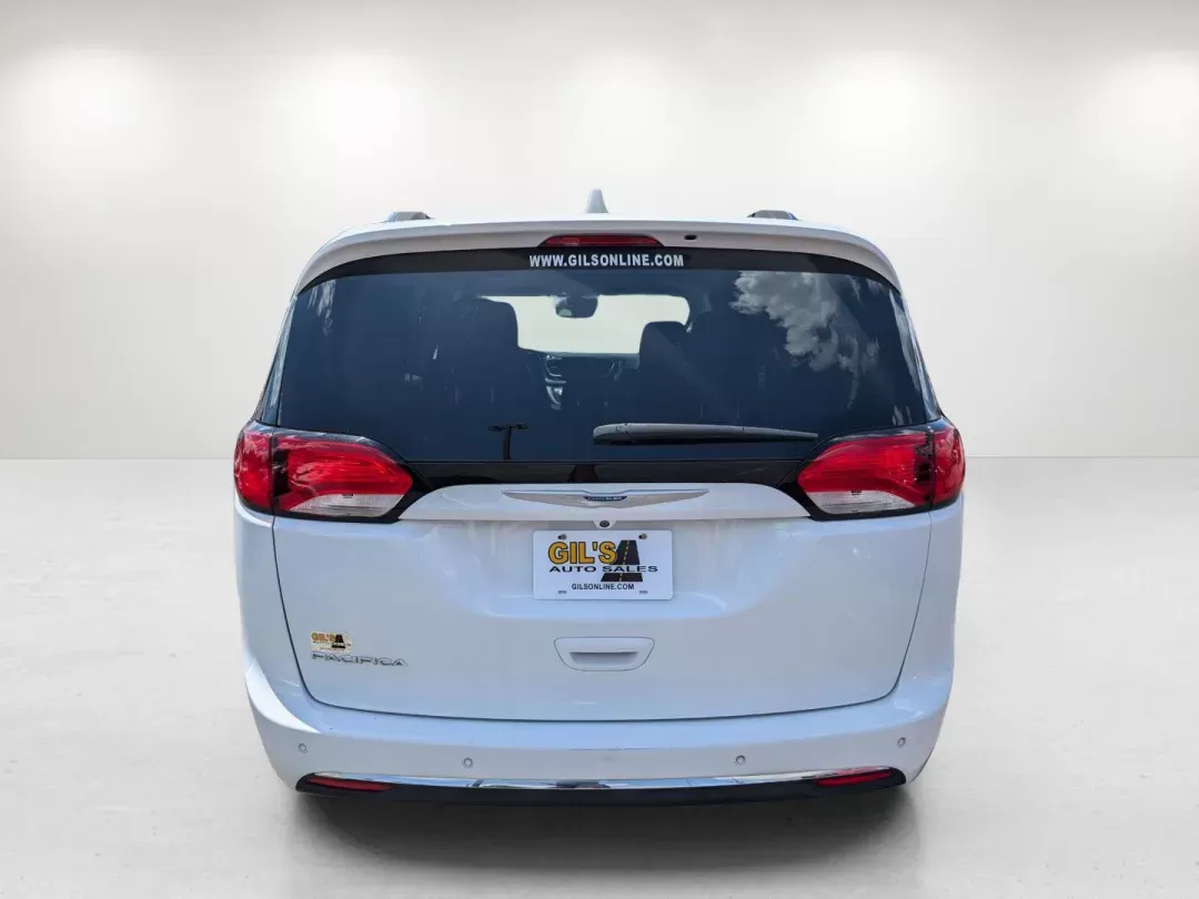 2018 /Black/Alloy Chrysler Pacifica Touring L (2C4RC1BG6JR) with an Regular Unleaded V-6 3.6 L/220 engine, 9-Speed Automatic w/OD transmission, located at 804 22nd Ave, Phenix City, AL, 36870, (334) 297-1860, 32.484749, -85.024475 - 2018 Chrysler Pacifica Touring L - Photo#5
