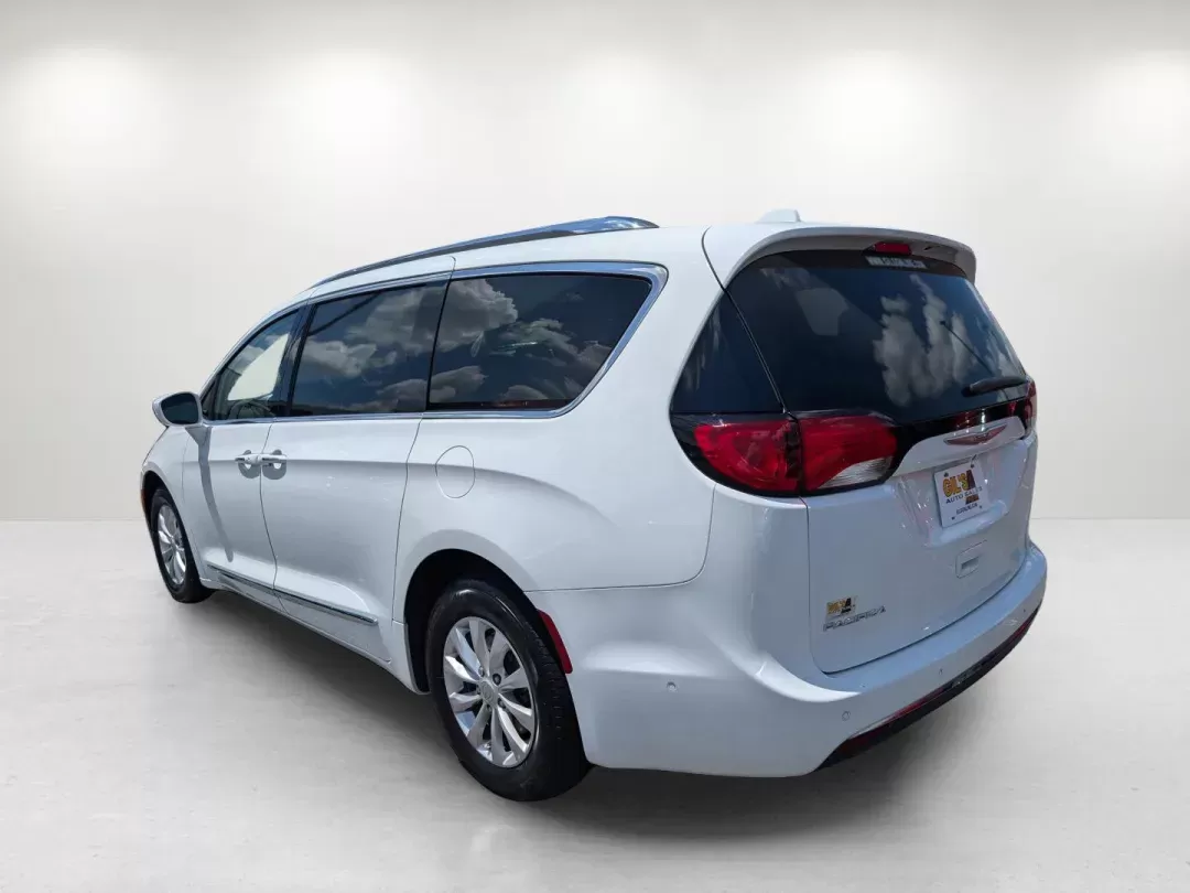 2018 /Black/Alloy Chrysler Pacifica Touring L (2C4RC1BG6JR) with an Regular Unleaded V-6 3.6 L/220 engine, 9-Speed Automatic w/OD transmission, located at 804 22nd Ave, Phenix City, AL, 36870, (334) 297-1860, 32.484749, -85.024475 - 2018 Chrysler Pacifica Touring L - Photo#6
