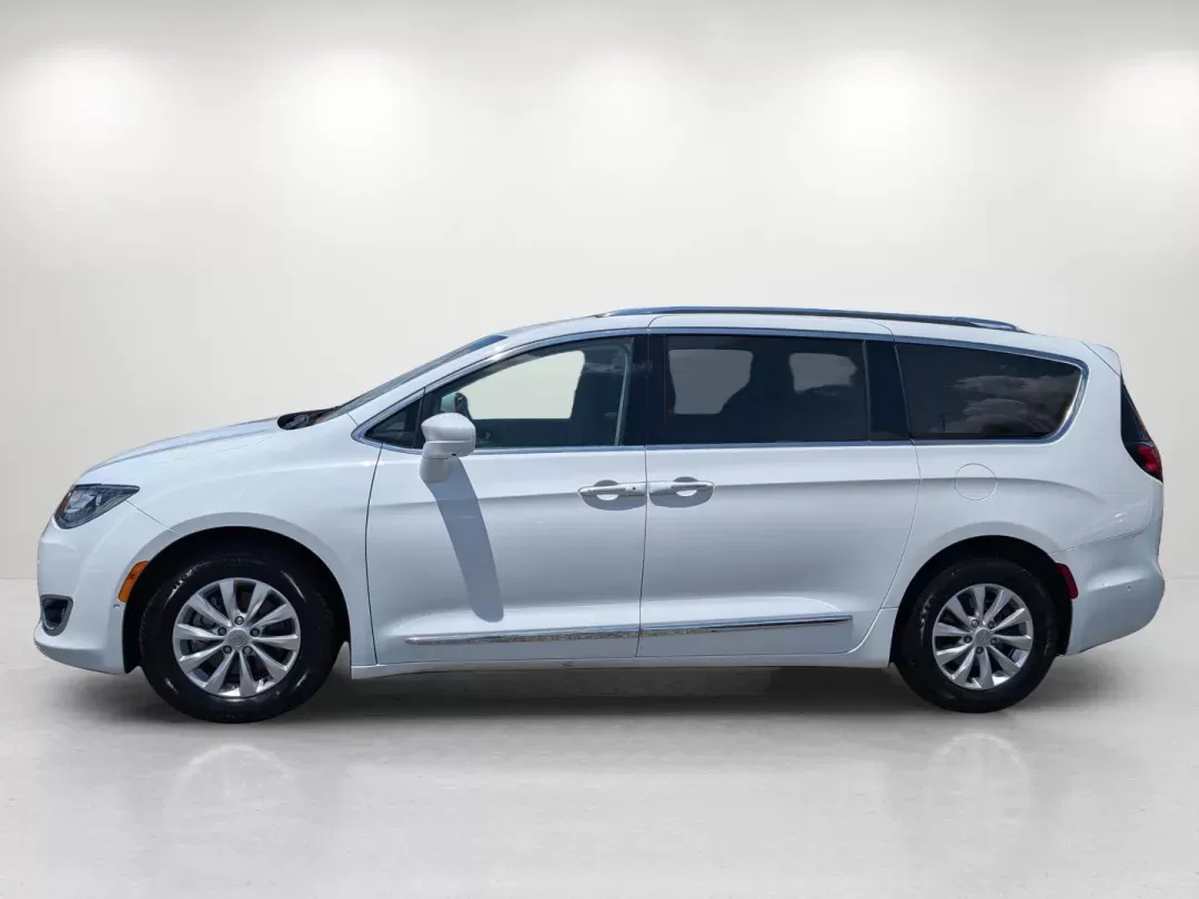 2018 /Black/Alloy Chrysler Pacifica Touring L (2C4RC1BG6JR) with an Regular Unleaded V-6 3.6 L/220 engine, 9-Speed Automatic w/OD transmission, located at 804 22nd Ave, Phenix City, AL, 36870, (334) 297-1860, 32.484749, -85.024475 - 2018 Chrysler Pacifica Touring L - Photo#7