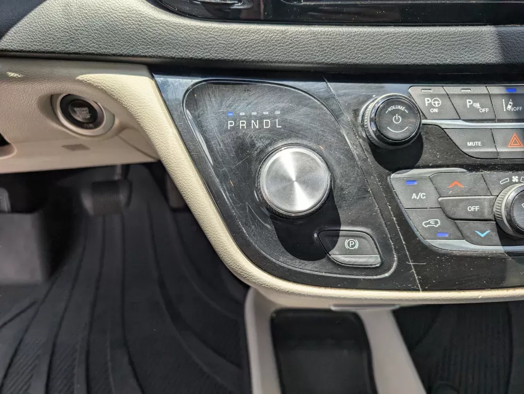 2018 /Black/Alloy Chrysler Pacifica Touring L (2C4RC1BG6JR) with an Regular Unleaded V-6 3.6 L/220 engine, 9-Speed Automatic w/OD transmission, located at 804 22nd Ave, Phenix City, AL, 36870, (334) 297-1860, 32.484749, -85.024475 - 2018 Chrysler Pacifica Touring L - Photo#14