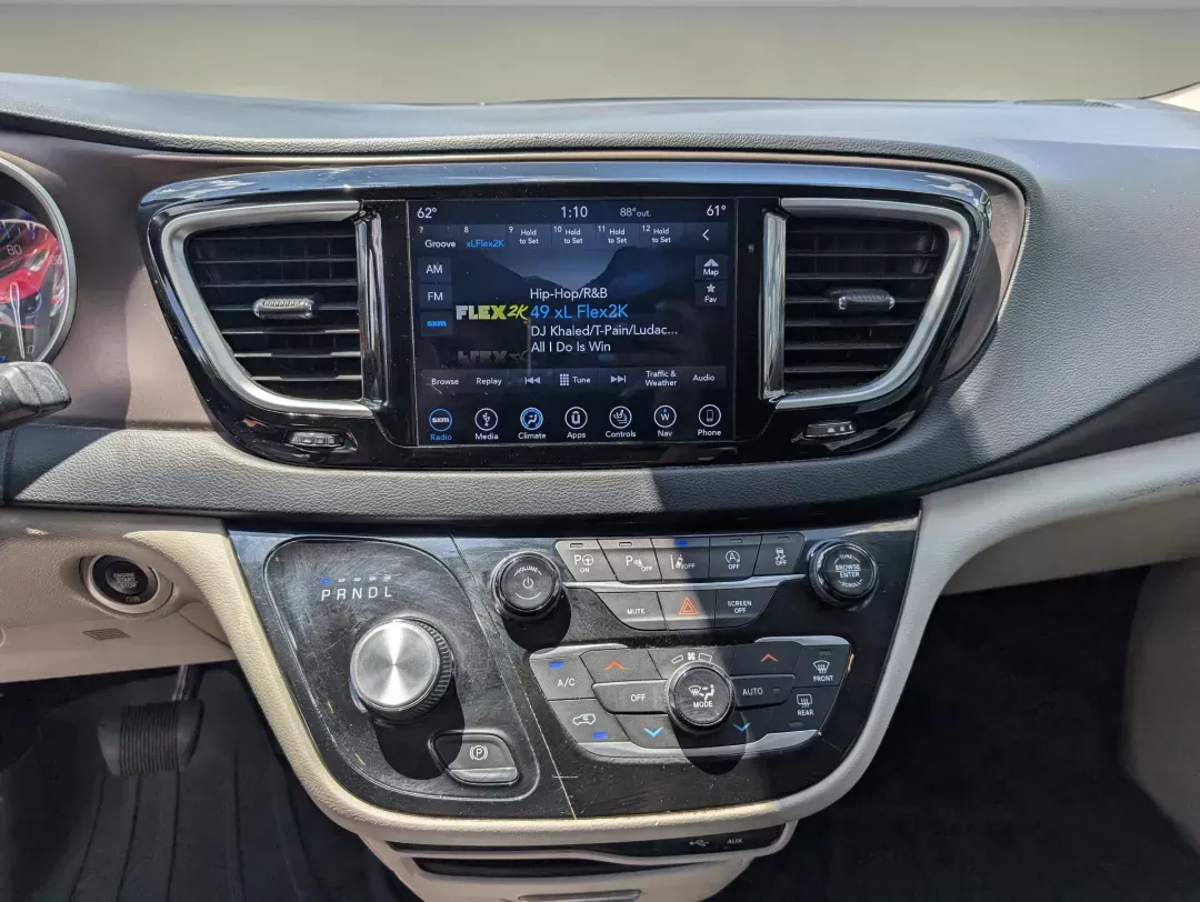 2018 /Black/Alloy Chrysler Pacifica Touring L (2C4RC1BG6JR) with an Regular Unleaded V-6 3.6 L/220 engine, 9-Speed Automatic w/OD transmission, located at 804 22nd Ave, Phenix City, AL, 36870, (334) 297-1860, 32.484749, -85.024475 - 2018 Chrysler Pacifica Touring L - Photo#15