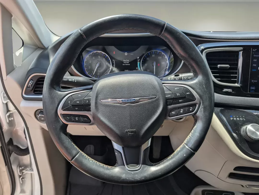 2018 /Black/Alloy Chrysler Pacifica Touring L (2C4RC1BG6JR) with an Regular Unleaded V-6 3.6 L/220 engine, 9-Speed Automatic w/OD transmission, located at 804 22nd Ave, Phenix City, AL, 36870, (334) 297-1860, 32.484749, -85.024475 - 2018 Chrysler Pacifica Touring L - Photo#16