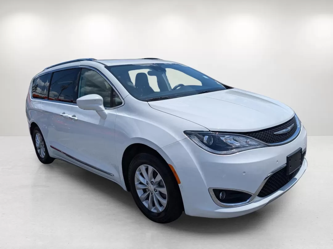 2018 /Black/Alloy Chrysler Pacifica Touring L (2C4RC1BG6JR) with an Other engine, located at 3959 U.S. 80 W, Phenix City, AL, 36870, (334) 297-4885, 32.469296, -85.135185 - **Experience the Ultimate Family Adventure in a 2018 Chrysler Pacifica!**<br /> <br /> Discover the ideal vehicle for family road trips and everyday adventures at Gils Auto - Opelika! Located conveniently in Opelika, AL, at 1430 Gateway Drive, our Buy Here Pay Here dealership offers guaranteed appro - Photo#3