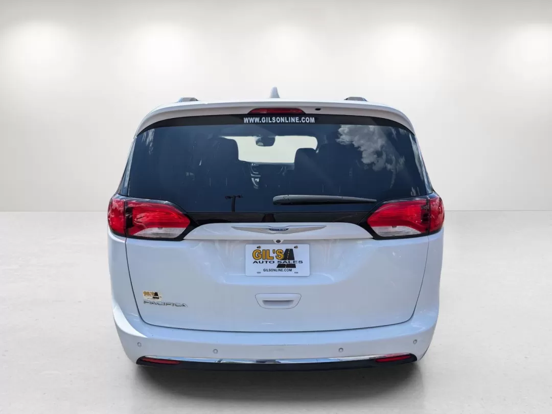 2018 /Black/Alloy Chrysler Pacifica Touring L (2C4RC1BG6JR) with an Other engine, located at 3959 U.S. 80 W, Phenix City, AL, 36870, (334) 297-4885, 32.469296, -85.135185 - **Experience the Ultimate Family Adventure in a 2018 Chrysler Pacifica!**<br /> <br /> Discover the ideal vehicle for family road trips and everyday adventures at Gils Auto - Opelika! Located conveniently in Opelika, AL, at 1430 Gateway Drive, our Buy Here Pay Here dealership offers guaranteed appro - Photo#6