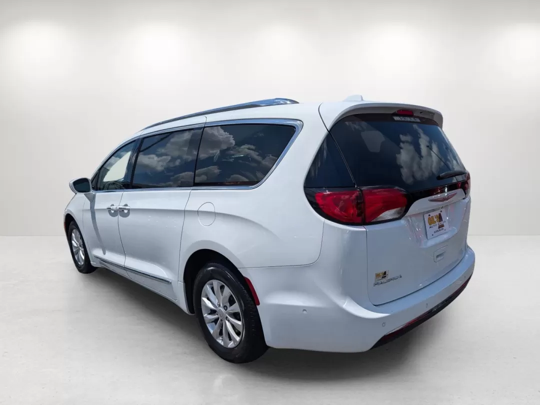 2018 /Black/Alloy Chrysler Pacifica Touring L (2C4RC1BG6JR) with an Other engine, located at 3959 U.S. 80 W, Phenix City, AL, 36870, (334) 297-4885, 32.469296, -85.135185 - **Experience the Ultimate Family Adventure in a 2018 Chrysler Pacifica!**<br /> <br /> Discover the ideal vehicle for family road trips and everyday adventures at Gils Auto - Opelika! Located conveniently in Opelika, AL, at 1430 Gateway Drive, our Buy Here Pay Here dealership offers guaranteed appro - Photo#7