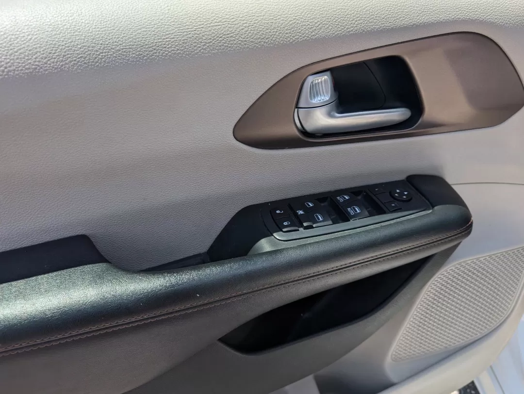 2018 /Black/Alloy Chrysler Pacifica Touring L (2C4RC1BG6JR) with an Other engine, located at 3959 U.S. 80 W, Phenix City, AL, 36870, (334) 297-4885, 32.469296, -85.135185 - **Experience the Ultimate Family Adventure in a 2018 Chrysler Pacifica!**<br /> <br /> Discover the ideal vehicle for family road trips and everyday adventures at Gils Auto - Opelika! Located conveniently in Opelika, AL, at 1430 Gateway Drive, our Buy Here Pay Here dealership offers guaranteed appro - Photo#9
