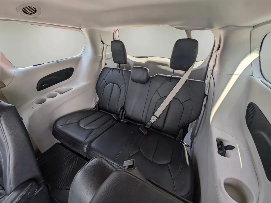 2018 /Black/Alloy Chrysler Pacifica Touring L (2C4RC1BG6JR) with an Other engine, located at 3959 U.S. 80 W, Phenix City, AL, 36870, (334) 297-4885, 32.469296, -85.135185 - **Experience the Ultimate Family Adventure in a 2018 Chrysler Pacifica!**<br /> <br /> Discover the ideal vehicle for family road trips and everyday adventures at Gils Auto - Opelika! Located conveniently in Opelika, AL, at 1430 Gateway Drive, our Buy Here Pay Here dealership offers guaranteed appro - Photo#12