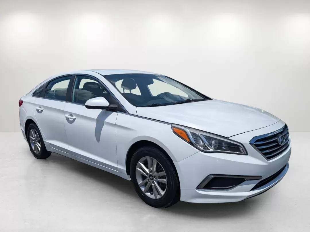 2016 /Beige Hyundai Sonata 2.4L SE (5NPE24AF2GH) with an Regular Unleaded I-4 2.4 L/144 engine, 6-Speed Automatic w/OD transmission, located at 3959 U.S. 80 W, Phenix City, AL, 36870, (334) 297-4885, 32.469296, -85.135185 - 2016 Hyundai Sonata 2.4L SE - Photo#2