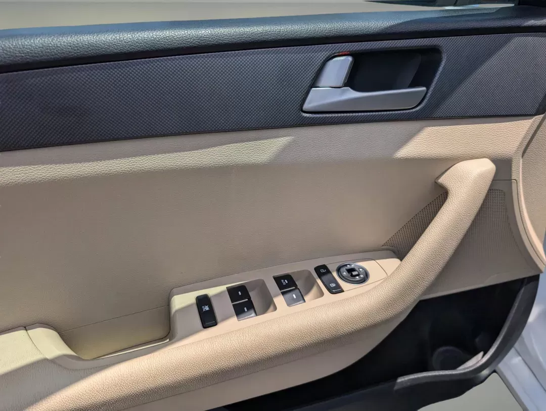 2016 /Beige Hyundai Sonata 2.4L SE (5NPE24AF2GH) with an Regular Unleaded I-4 2.4 L/144 engine, 6-Speed Automatic w/OD transmission, located at 3959 U.S. 80 W, Phenix City, AL, 36870, (334) 297-4885, 32.469296, -85.135185 - 2016 Hyundai Sonata 2.4L SE - Photo#8