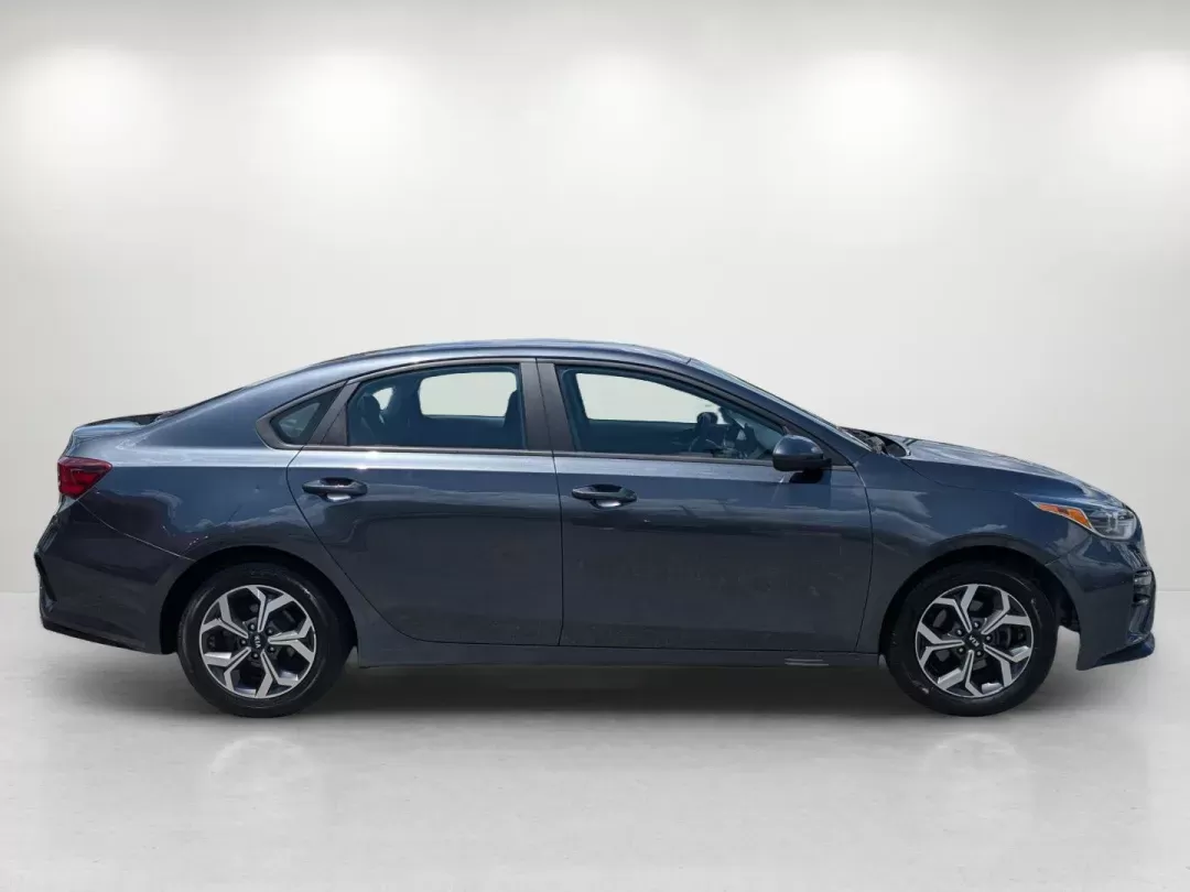 2020 /Black Kia Forte LXS (3KPF24AD6LE) with an Regular Unleaded I-4 2.0 L/122 engine, 1-Speed CVT w/OD transmission, located at 3959 U.S. 80 W, Phenix City, AL, 36870, (334) 297-4885, 32.469296, -85.135185 - 2020 Kia Forte LXS - Photo#3