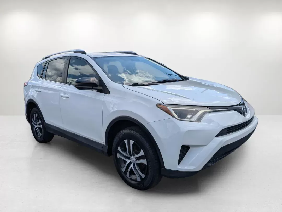 2016 Toyota RAV4 LE (2T3BFREV0GW) with an Regular Unleaded I-4 2.5 L/152 engine, 6-Speed Automatic w/OD transmission, located at 7000 Northlake Connector, Columbus, GA, 31904, (706) 987-8085, 32.524975, -84.978134 - 2016 Toyota RAV4 LE - Photo#2