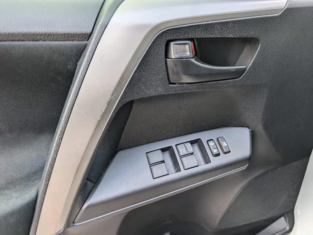 2016 Toyota RAV4 LE (2T3BFREV0GW) with an Regular Unleaded I-4 2.5 L/152 engine, 6-Speed Automatic w/OD transmission, located at 7000 Northlake Connector, Columbus, GA, 31904, (706) 987-8085, 32.524975, -84.978134 - 2016 Toyota RAV4 LE - Photo#8