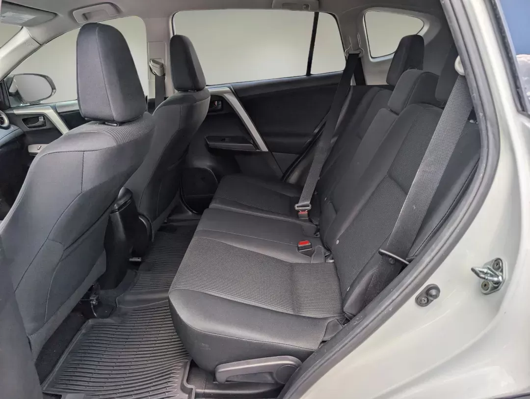 2016 Toyota RAV4 LE (2T3BFREV0GW) with an Regular Unleaded I-4 2.5 L/152 engine, 6-Speed Automatic w/OD transmission, located at 7000 Northlake Connector, Columbus, GA, 31904, (706) 987-8085, 32.524975, -84.978134 - 2016 Toyota RAV4 LE - Photo#10
