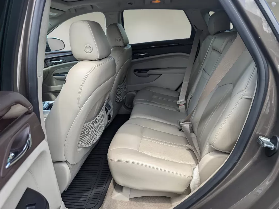 2015 /Shale w/Brownstone accents Cadillac SRX Luxury Collection (3GYFNBE33FS) with an Gas V6 3.6L/217 engine, 6-Speed Automatic w/Manual Shift transmission, located at 7000 Northlake Connector, Columbus, GA, 31904, (706) 987-8085, 32.524975, -84.978134 - 2015 Cadillac SRX Luxury Collection - Photo#9