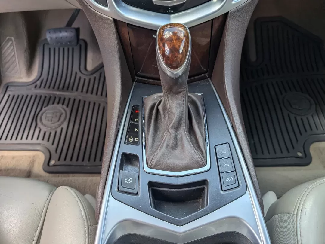 2015 /Shale w/Brownstone accents Cadillac SRX Luxury Collection (3GYFNBE33FS) with an Gas V6 3.6L/217 engine, 6-Speed Automatic w/Manual Shift transmission, located at 7000 Northlake Connector, Columbus, GA, 31904, (706) 987-8085, 32.524975, -84.978134 - 2015 Cadillac SRX Luxury Collection - Photo#12