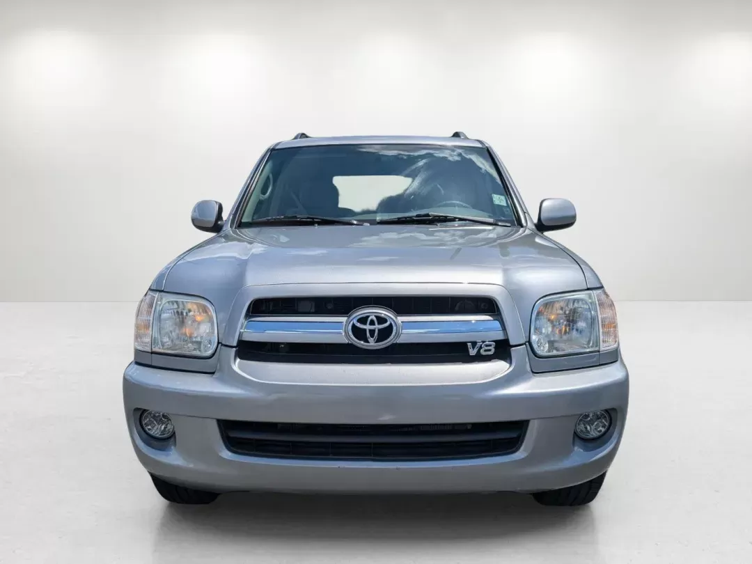 2005 Toyota Sequoia SR5 (5TDZT34A65S) with an Gas V8 4.7L/285 engine, 5-Speed Automatic w/OD transmission, located at 3959 U.S. 80 W, Phenix City, AL, 36870, (334) 297-4885, 32.469296, -85.135185 - 2005 Toyota Sequoia SR5 - Photo#1