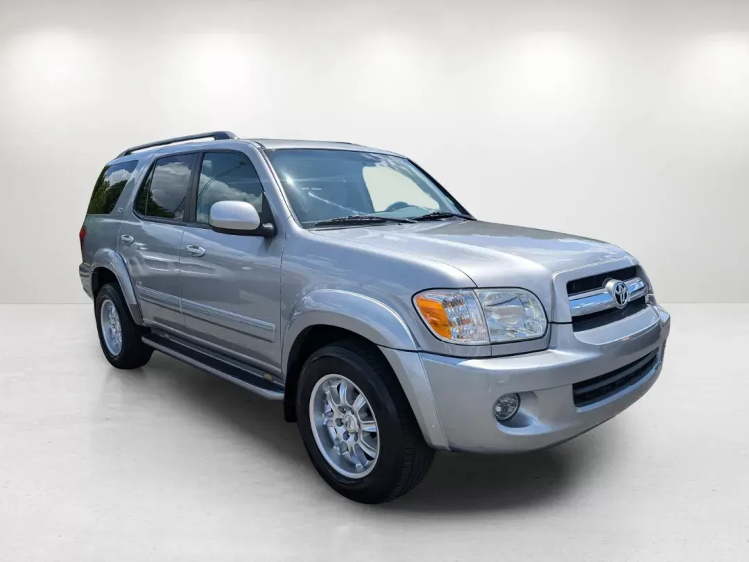2005 Toyota Sequoia SR5 (5TDZT34A65S) with an Gas V8 4.7L/285 engine, 5-Speed Automatic w/OD transmission, located at 3959 U.S. 80 W, Phenix City, AL, 36870, (334) 297-4885, 32.469296, -85.135185 - 2005 Toyota Sequoia SR5 - Photo#2