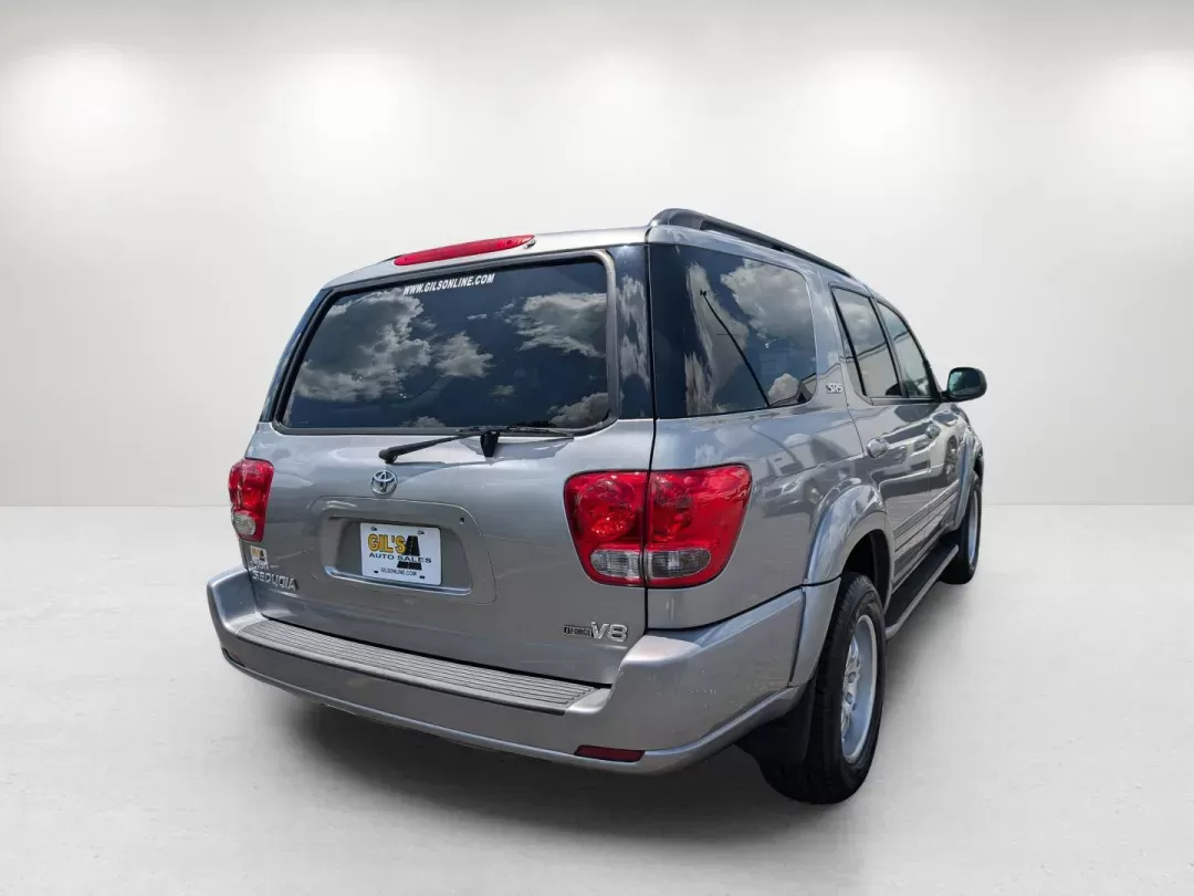 2005 Toyota Sequoia SR5 (5TDZT34A65S) with an Gas V8 4.7L/285 engine, 5-Speed Automatic w/OD transmission, located at 3959 U.S. 80 W, Phenix City, AL, 36870, (334) 297-4885, 32.469296, -85.135185 - 2005 Toyota Sequoia SR5 - Photo#4