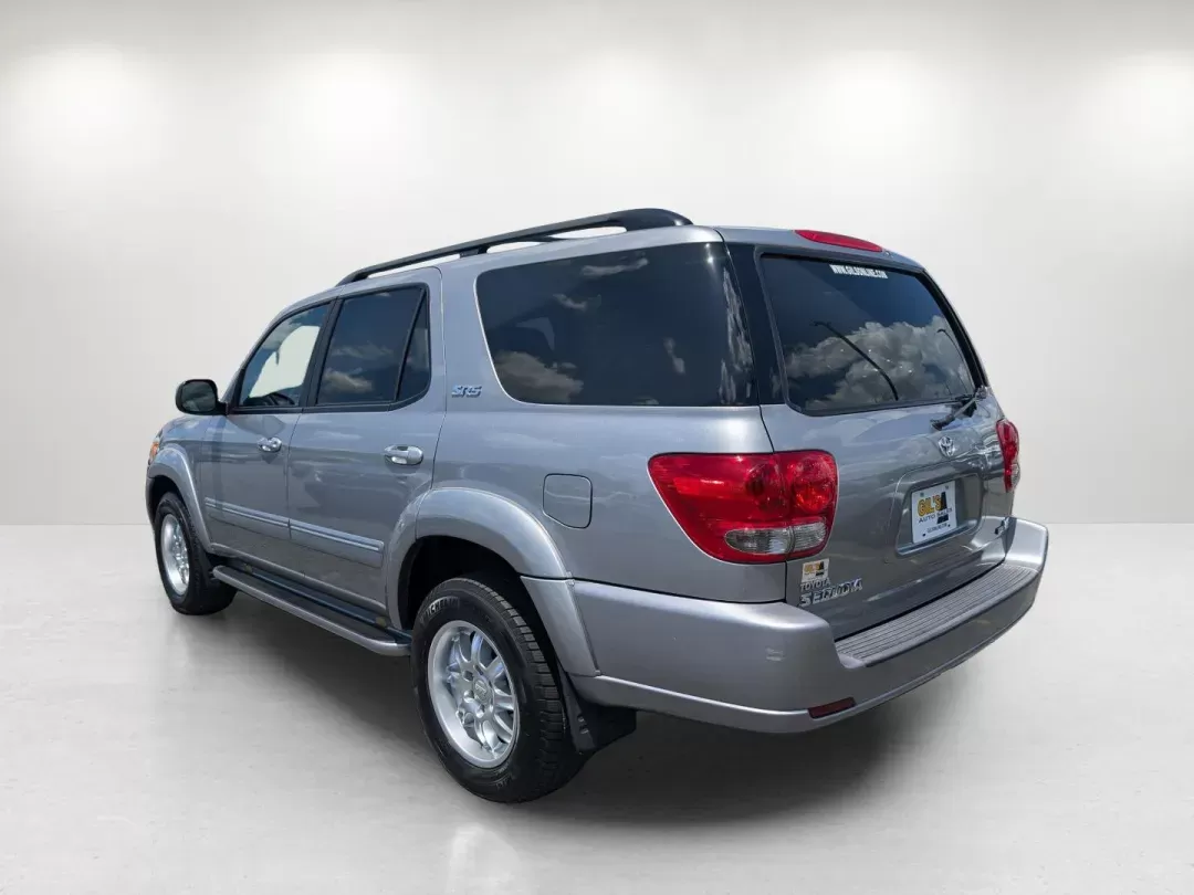 2005 Toyota Sequoia SR5 (5TDZT34A65S) with an Gas V8 4.7L/285 engine, 5-Speed Automatic w/OD transmission, located at 3959 U.S. 80 W, Phenix City, AL, 36870, (334) 297-4885, 32.469296, -85.135185 - 2005 Toyota Sequoia SR5 - Photo#6