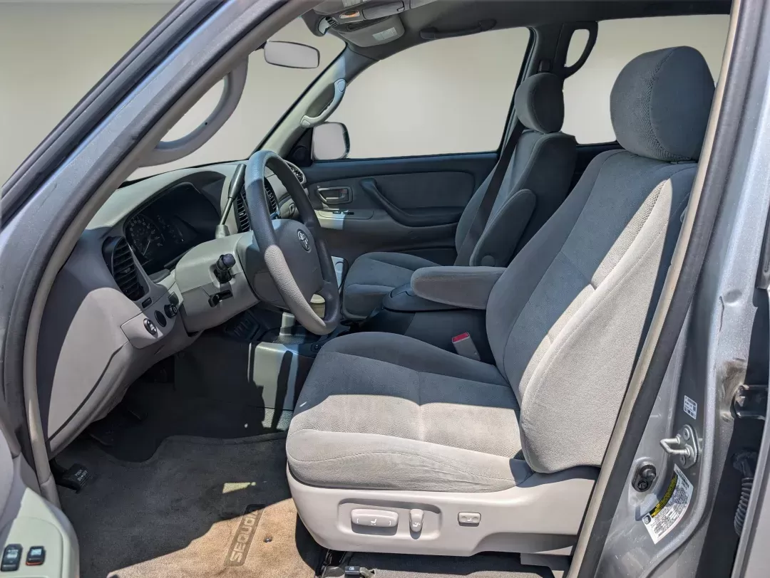 2005 Toyota Sequoia SR5 (5TDZT34A65S) with an Gas V8 4.7L/285 engine, 5-Speed Automatic w/OD transmission, located at 3959 U.S. 80 W, Phenix City, AL, 36870, (334) 297-4885, 32.469296, -85.135185 - 2005 Toyota Sequoia SR5 - Photo#9