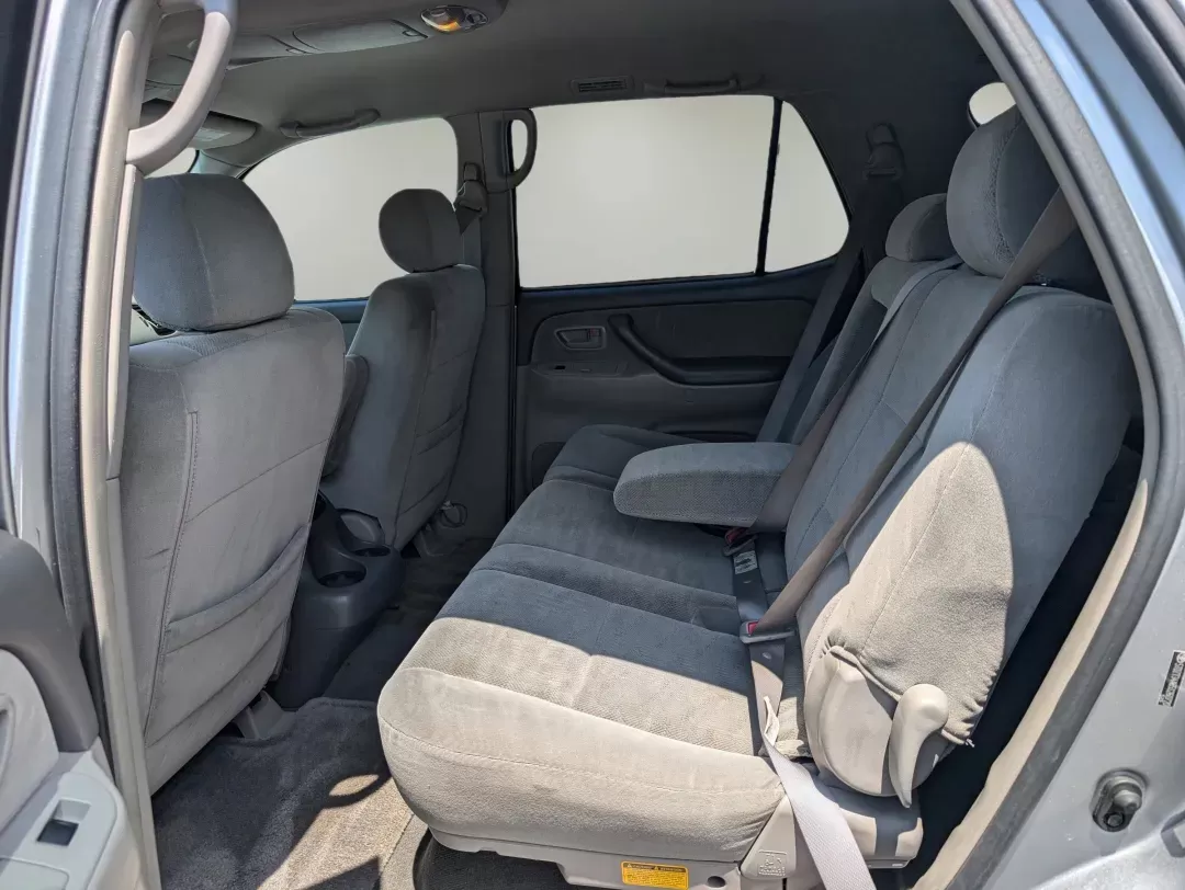 2005 Toyota Sequoia SR5 (5TDZT34A65S) with an Gas V8 4.7L/285 engine, 5-Speed Automatic w/OD transmission, located at 3959 U.S. 80 W, Phenix City, AL, 36870, (334) 297-4885, 32.469296, -85.135185 - 2005 Toyota Sequoia SR5 - Photo#10