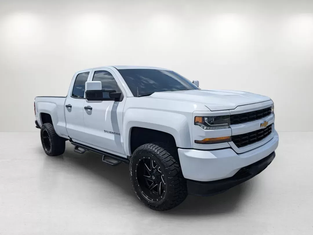 2017 /Dark Ash with Jet Black Interior Accents Chevrolet Silverado 1500 Custom (1GCRCPEC0HZ) with an Gas V8 5.3L/325 engine, 6-Speed Automatic transmission, located at 3959 U.S. 80 W, Phenix City, AL, 36870, (334) 297-4885, 32.469296, -85.135185 - 2017 Chevrolet Silverado 1500 Custom - Photo#3