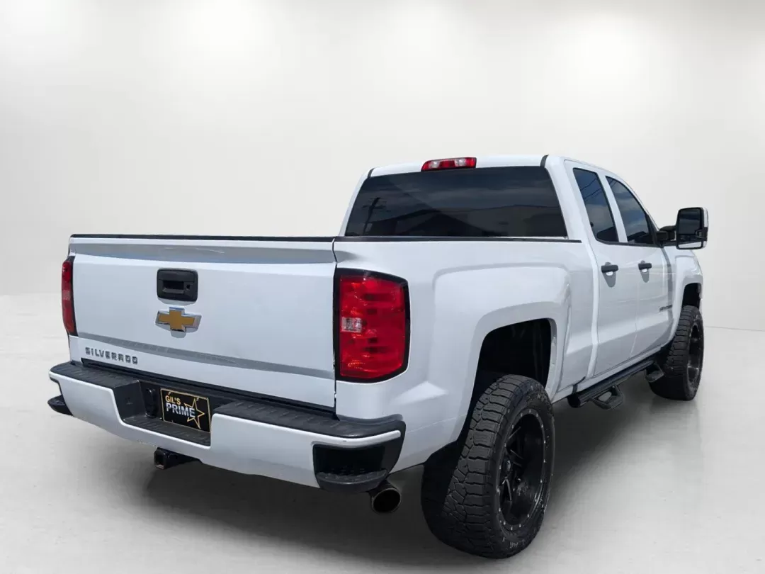 2017 /Dark Ash with Jet Black Interior Accents Chevrolet Silverado 1500 Custom (1GCRCPEC0HZ) with an Gas V8 5.3L/325 engine, 6-Speed Automatic transmission, located at 3959 U.S. 80 W, Phenix City, AL, 36870, (334) 297-4885, 32.469296, -85.135185 - 2017 Chevrolet Silverado 1500 Custom - Photo#5