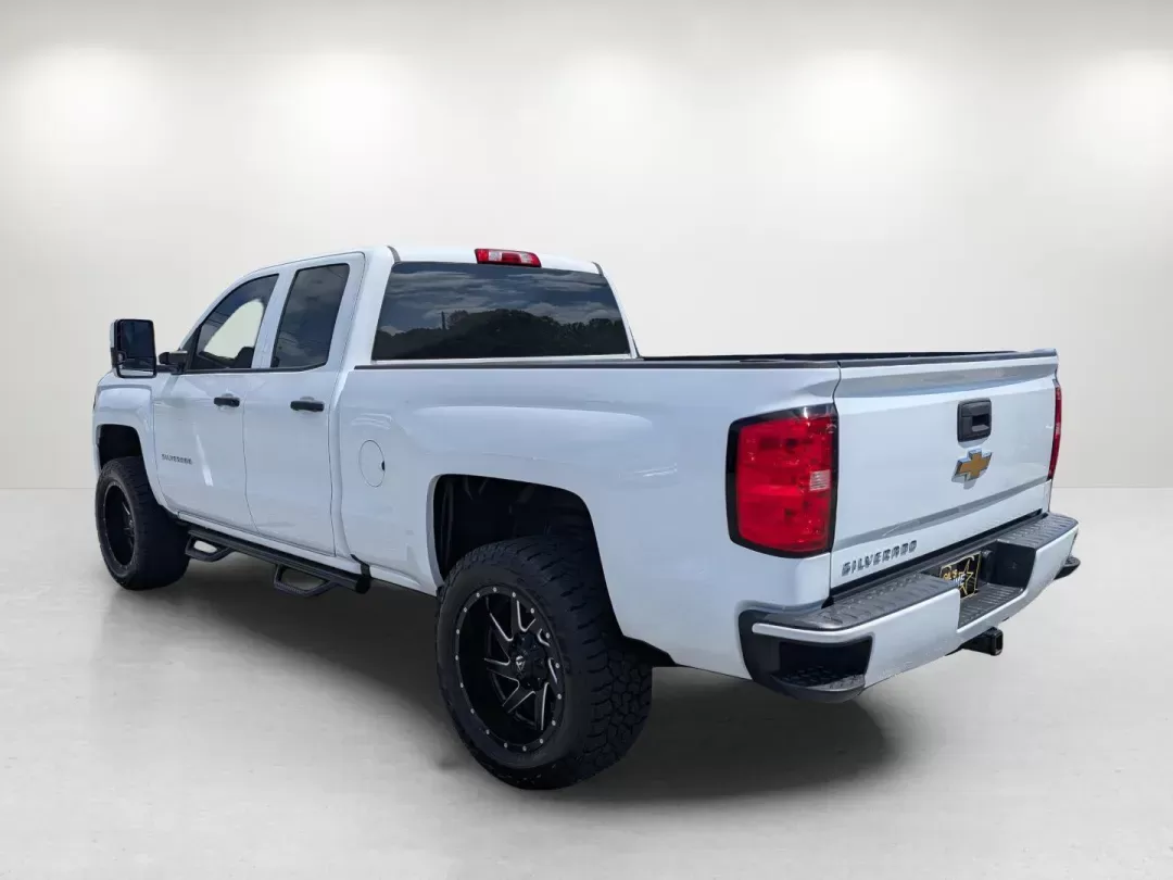 2017 /Dark Ash with Jet Black Interior Accents Chevrolet Silverado 1500 Custom (1GCRCPEC0HZ) with an Gas V8 5.3L/325 engine, 6-Speed Automatic transmission, located at 3959 U.S. 80 W, Phenix City, AL, 36870, (334) 297-4885, 32.469296, -85.135185 - 2017 Chevrolet Silverado 1500 Custom - Photo#7