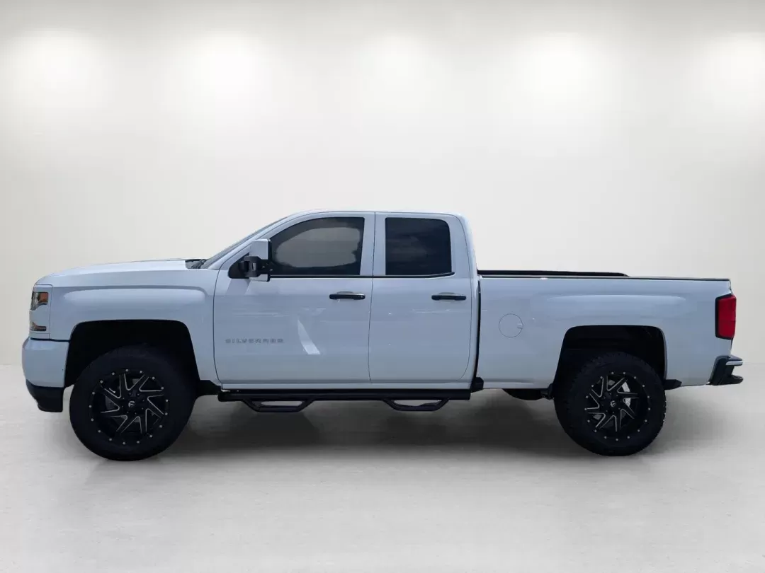 2017 /Dark Ash with Jet Black Interior Accents Chevrolet Silverado 1500 Custom (1GCRCPEC0HZ) with an Gas V8 5.3L/325 engine, 6-Speed Automatic transmission, located at 3959 U.S. 80 W, Phenix City, AL, 36870, (334) 297-4885, 32.469296, -85.135185 - 2017 Chevrolet Silverado 1500 Custom - Photo#8