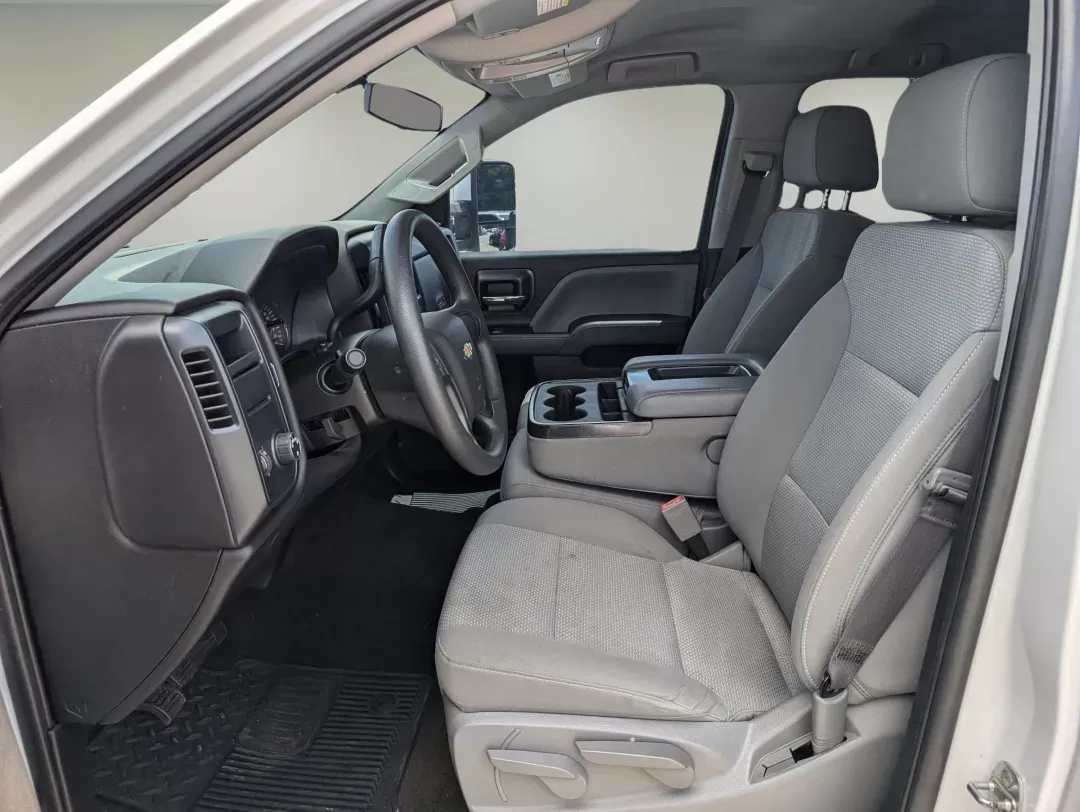 2017 /Dark Ash with Jet Black Interior Accents Chevrolet Silverado 1500 Custom (1GCRCPEC0HZ) with an Gas V8 5.3L/325 engine, 6-Speed Automatic transmission, located at 3959 U.S. 80 W, Phenix City, AL, 36870, (334) 297-4885, 32.469296, -85.135185 - 2017 Chevrolet Silverado 1500 Custom - Photo#11