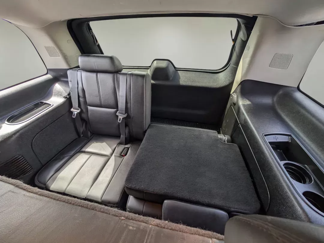 2010 /Ebony Chevrolet Tahoe LT (1GNUKBE04AR) with an Gas/Ethanol V8 5.3L/323 engine, 6-Speed Automatic w/OD transmission, located at 3959 U.S. 80 W, Phenix City, AL, 36870, (334) 297-4885, 32.469296, -85.135185 - 2010 Chevrolet Tahoe LT - Photo#12